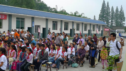 Quake-hit school reopens in Sichuan