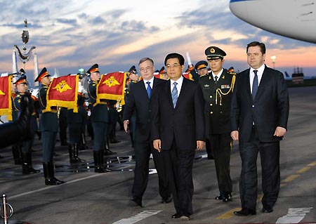 President Hu arrives in Moscow for state visit