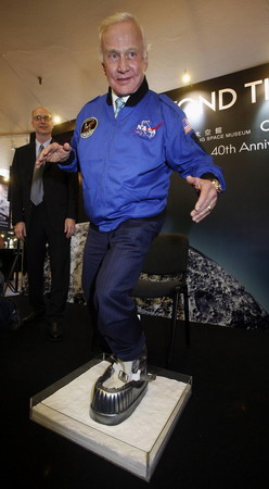 Aldrin backs Mars mission