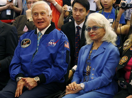 Aldrin backs Mars mission