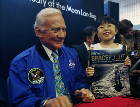 Aldrin backs Mars mission