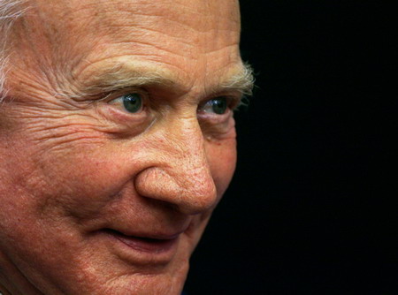 Aldrin backs Mars mission