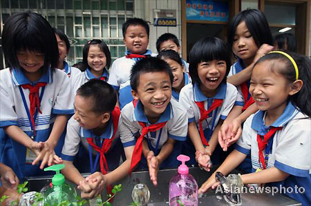 Ministry tells kids to avoid crowds during summer vacation