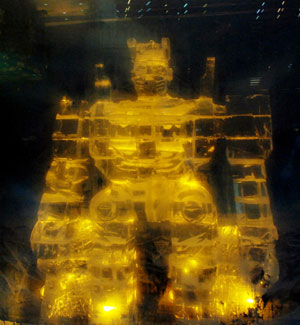'Transformer' ice sculpture displayed in Guangzhou