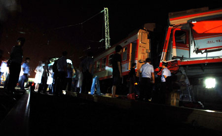 Three die in train collision in Hunan