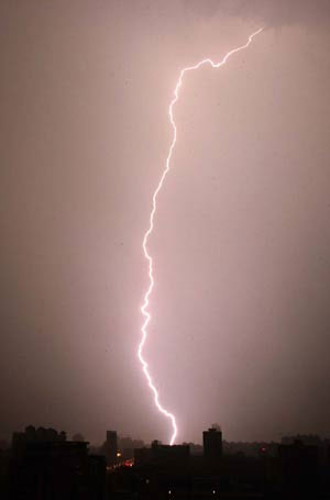 Lightning hits Wuhan city