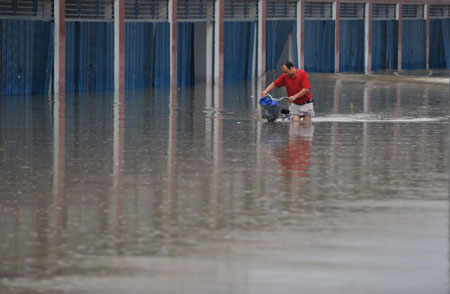 Wuhan city caught in deep rainwater