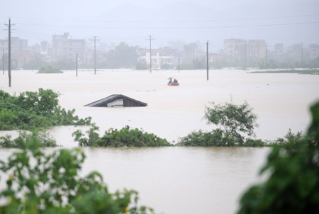 Rainstorms continue to lash south China