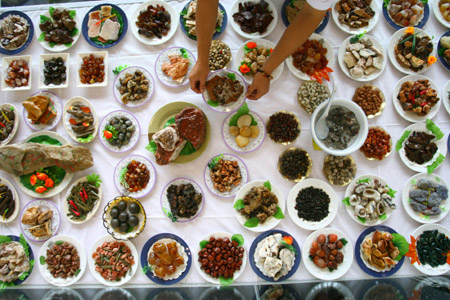 108 dishes of Man-Han Banquet made of rare stones