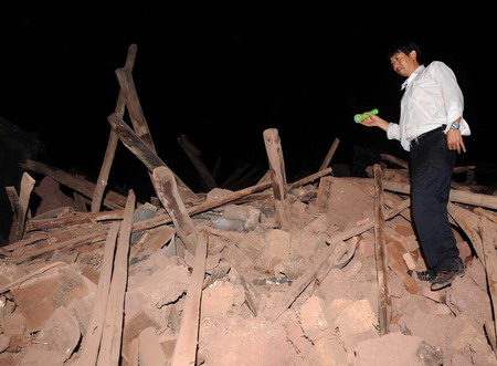 1 killed, 325 injured in Yunnan quake