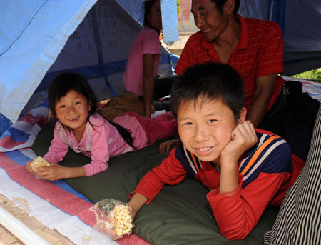 Huge quake wrecks 11,000 homes