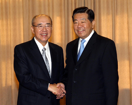 KMT chairman arrives for cross-Straits forum