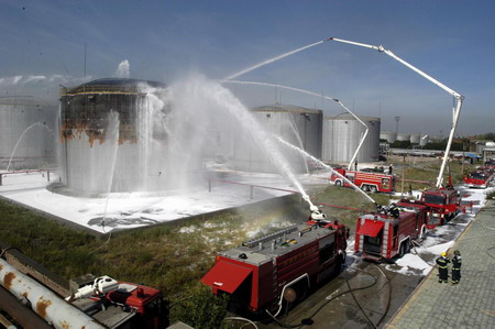 Oil tank blasts in Urumqi, sabotage ruled out