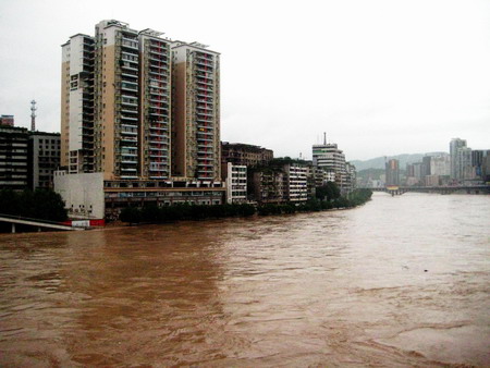 Downpour causes flood to southwest China city