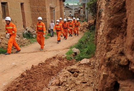 Quake relief efforts underway in Yunnan