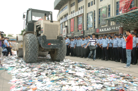 Xi'an police destroy pornographic CDs