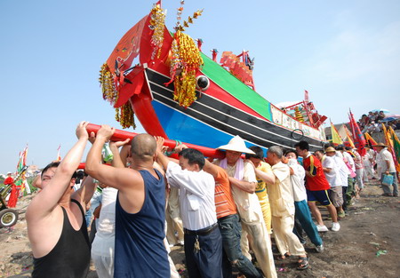 Fishermen mark 'Dashu' with ceremony