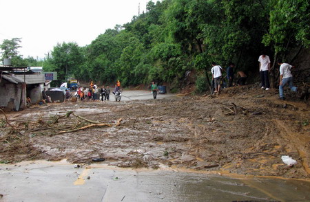 Flash floods kill 22 in SW China, 7 missing