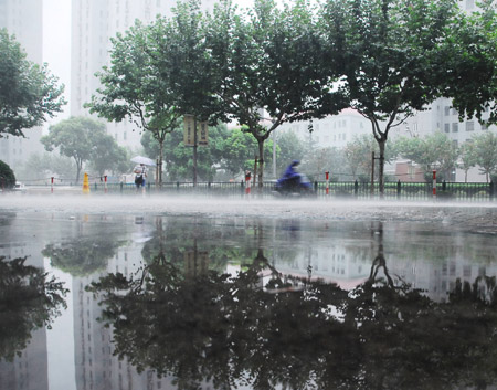 Heaviest rain in 70 years floods 3,000 Shanghai households