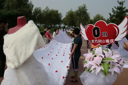 Man makes longest wedding dress train for bride