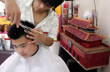 Tian'anmen Gate replica made out of human hair