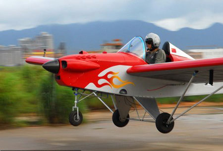 Photographer turned plane-maker in Shenzhen