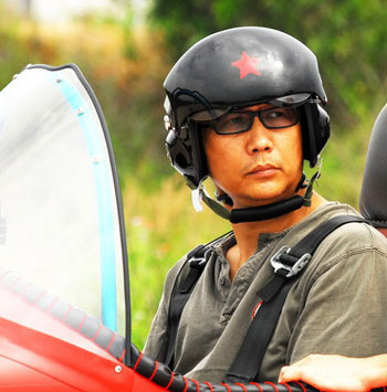 Photographer turned plane-maker in Shenzhen