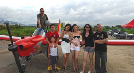Photographer turned plane-maker in Shenzhen