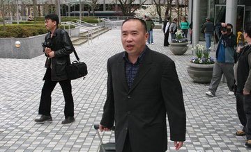 China's most-wanted fugitive wants to return home