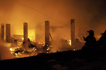 Firefighters extinguish fire in Chengdu