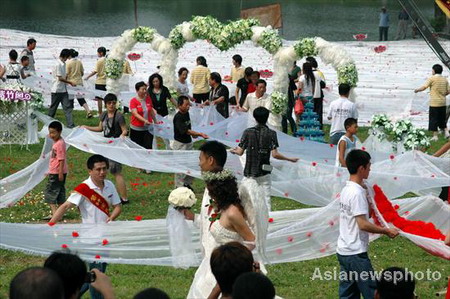 Couple tie the knot with world's longest train
