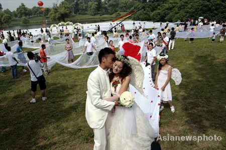 Couple tie the knot with world's longest train