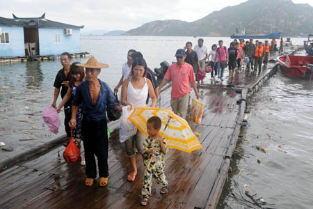 9 fishermen missing in SE China as typhoon Morakot nears
