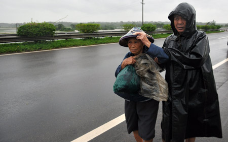 9 fishermen missing in SE China as typhoon Morakot nears