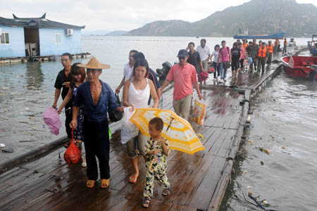 East China on guard as typhoon Morakot approaches