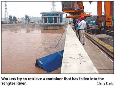 Dangerous crates in Yangtze River still missing