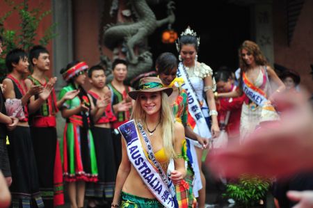 2009 Miss Tourism candidates take charity tour in China