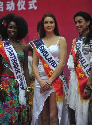 2009 Miss Tourism candidates take charity tour in China