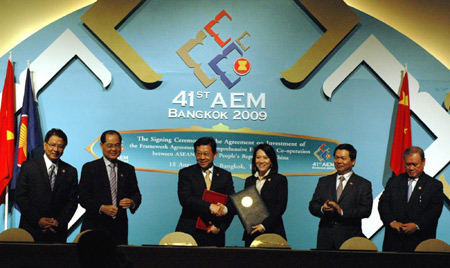 China, ASEAN sign agreement on investment
