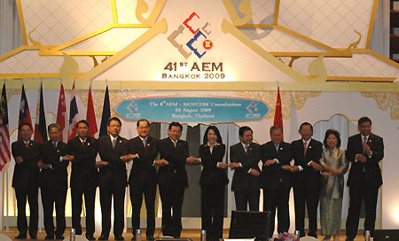 China, ASEAN sign agreement on investment