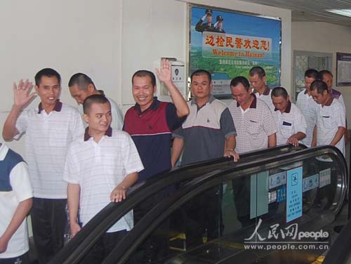Malaysia frees 13 Chinese fishermen