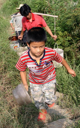 Hot weather leads to drought in Hunan