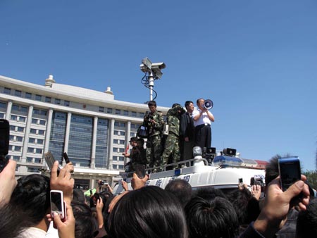 Police chief visits Urumqi to defuse unrest