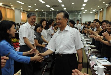 Paying tribute to teachers, premier sits in on classes