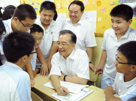 Paying tribute to teachers, premier sits in on classes
