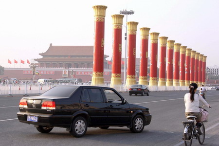 'Pillars of National Unity' set up in Tian'anmen Square
