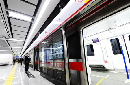 Northeast China's first subway begins its run