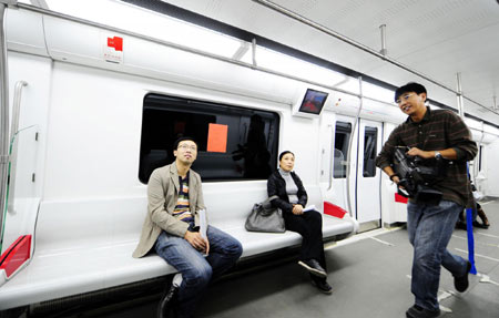 Northeast China's first subway begins its run