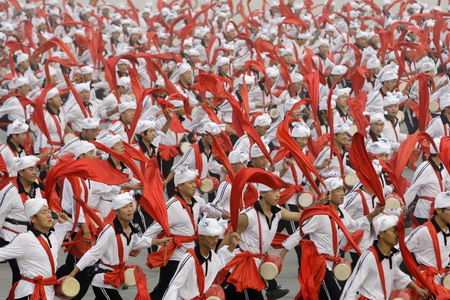 Villagers perform waist-drum dance in Beijing