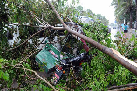 Typhoon Kestana shaves Hainan, heading to Vietnam